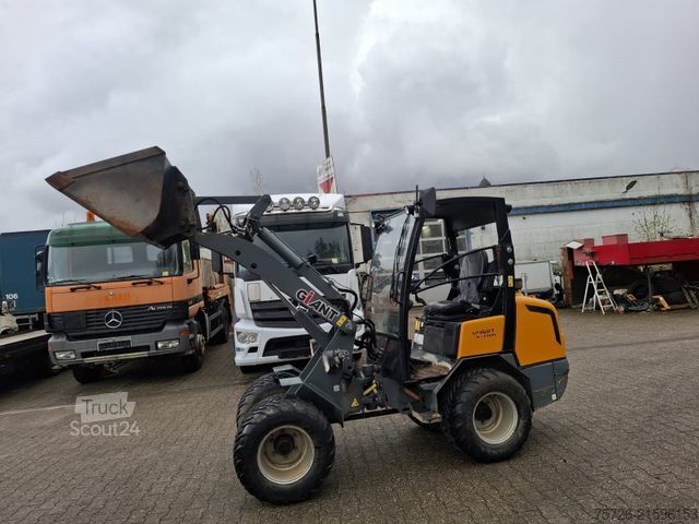 Backhoe loader Giant V 452 XTRA org1154Std GEW.2400 kg Bj2016 T