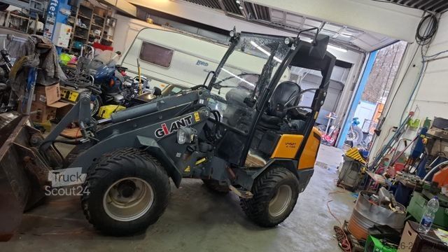 Backhoe loader Giant V 452 XTRA org1154Std GEW.2400 kg Bj2016 T