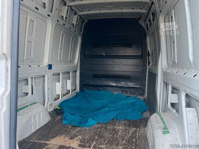 High top van VOLKSWAGEN Crafter Kasten 30 mittel L2H2 Hochdach