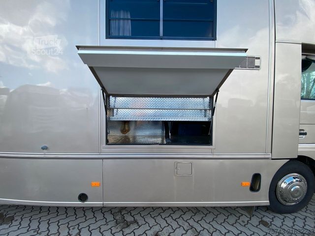 Samochód do przewozu bydła MAN 12 220 5 Pferde Wohnung