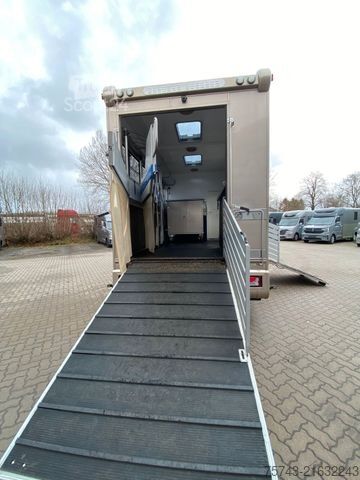 Samochód do przewozu bydła MAN 12 220 5 Pferde Wohnung