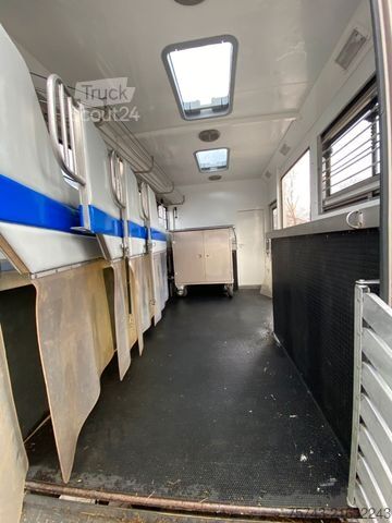 Samochód do przewozu bydła MAN 12 220 5 Pferde Wohnung