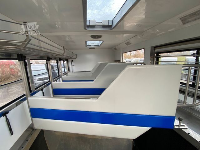 Samochód do przewozu bydła MAN 12 220 5 Pferde Wohnung