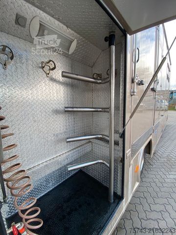 Samochód do przewozu bydła MAN 12 220 5 Pferde Wohnung