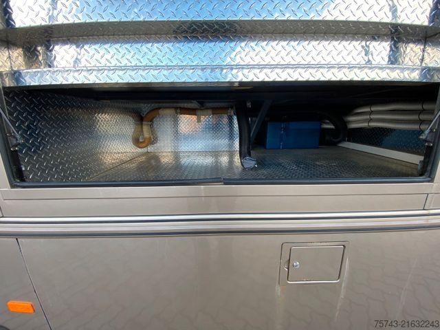 Samochód do przewozu bydła MAN 12 220 5 Pferde Wohnung