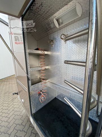 Samochód do przewozu bydła MAN 12 220 5 Pferde Wohnung