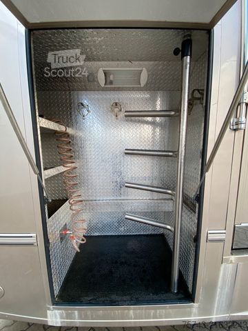 Samochód do przewozu bydła MAN 12 220 5 Pferde Wohnung