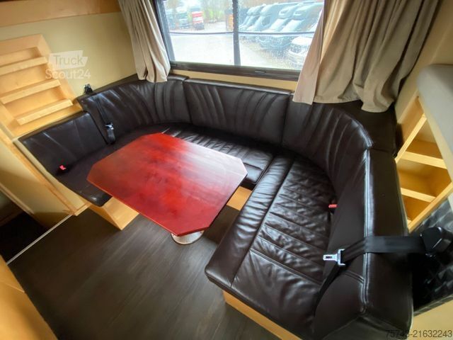 Samochód do przewozu bydła MAN 12 220 5 Pferde Wohnung