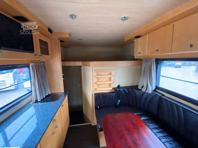 Samochód do przewozu bydła MAN 12 220 5 Pferde Wohnung