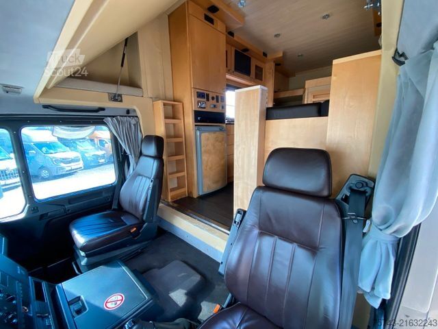 Samochód do przewozu bydła MAN 12 220 5 Pferde Wohnung