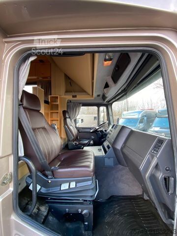 Samochód do przewozu bydła MAN 12 220 5 Pferde Wohnung