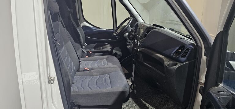 Kassevogn Iveco Daily 35 3.0 CNG 136hp Box Van with Tail