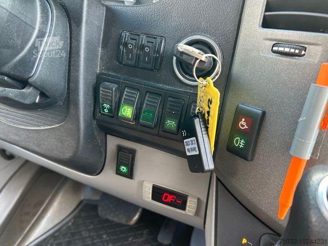 Minibus MERCEDES-BENZ Sprinter 519 ToJo - Rampe - Schienensystem