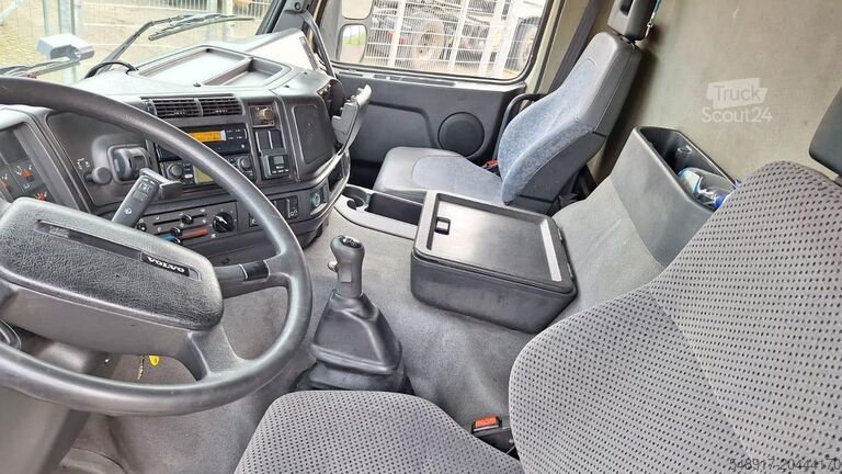 Lapos platós Volvo FM7 6x2   Koffer 3x vorhanden