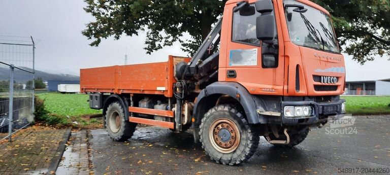 Lapos platós IVECO ML110-220 4x4 mit Kran+Funk