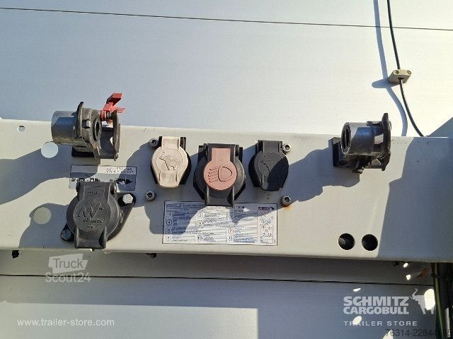Відкритий напівпричіп з тентом Schmitz Cargobull Curtainsider Standard Getränke