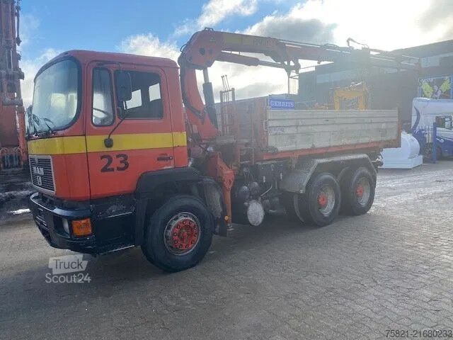 Volquete con grúa MAN 26.332 6x4 + Palfinger PK 12000