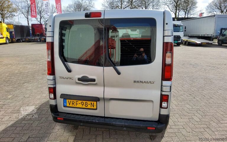 Furgoneta de reparto doble cabina Renault Trafic 150.30 L2H1 - VRF-98-N - DUBBELE CABINE ...