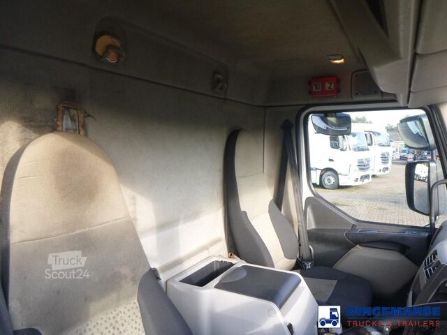  Renault Midlum 190 dxi 4x2 RHD frigo box 20 m3