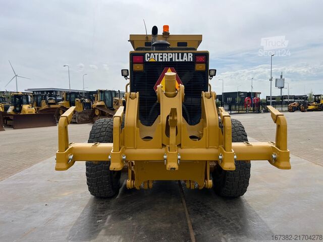 Road grader Caterpillar 140H