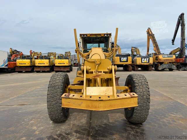 Road grader Caterpillar 140H