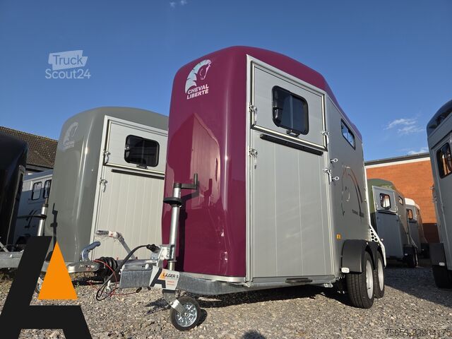 ρυμουλκούμενο μεταφοράς αλόγων Cheval Liberté Touring Country 2,6t berry Sattelschrank