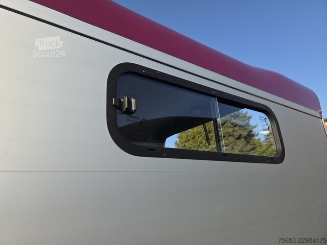 ρυμουλκούμενο μεταφοράς αλόγων Cheval Liberté Touring Country 2,6t berry Sattelschrank