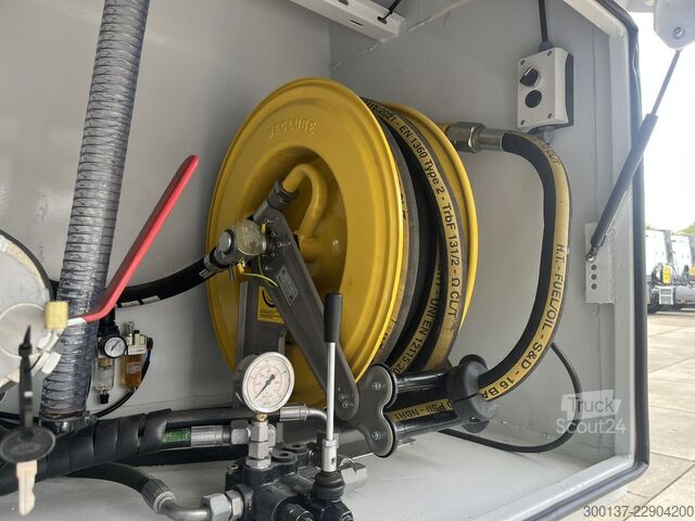 Φορτηγό βυτιοφόρο Mercedes-Benz Arocs 2136 A 4x4 | Fuel Tank | 2 units | STOCK |