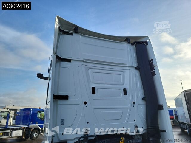 Volym SZM Mercedes Actros 1845 4X2 GigaSpace Mega Retarder 2x Tank...