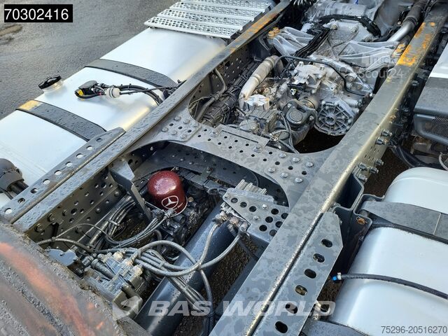 Volume SCM Mercedes Actros 1845 4X2 GigaSpace Mega Retarder 2x Tank...