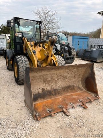 Kolový nakladač CATERPILLAR 906 H2