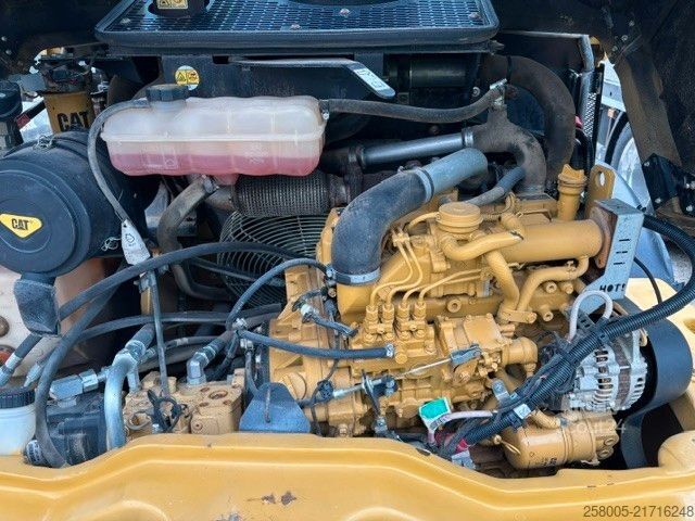 Kolový nakladač CATERPILLAR 906 H2