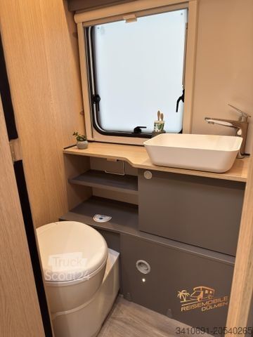 Semi-integrated camper LMC Tourer Lift H 730 G Tourer Paket RFK Zusatbett