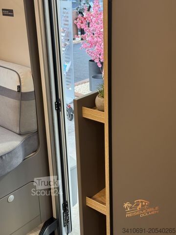 Semi-integrated camper LMC Tourer Lift H 730 G Tourer Paket RFK Zusatbett