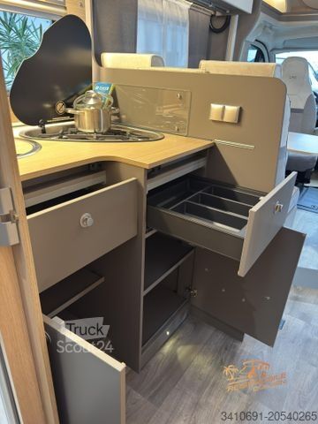 Semi-integrated camper LMC Tourer Lift H 730 G Tourer Paket RFK Zusatbett