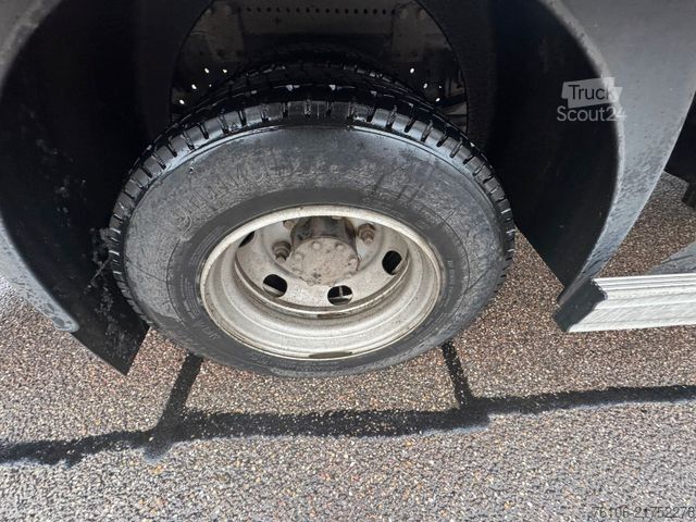 Skåpbil FUSO Canter 7C18 Koffer mit Ladebordwand *Klima*