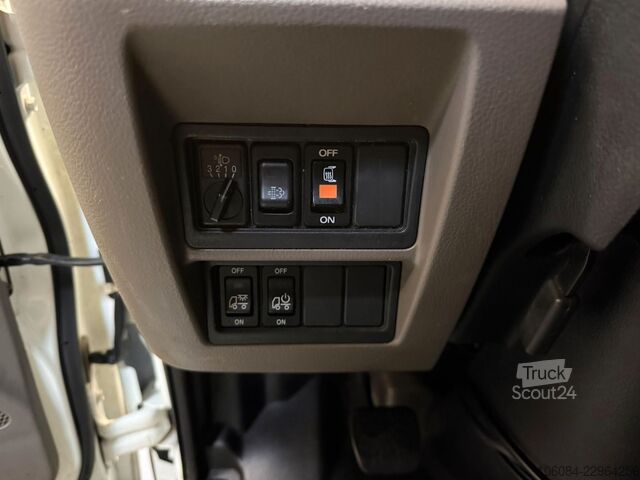 Kippi pakettiauto NISSAN NT 400 Cabstar 3 Seiten Kipper Klima AHK 3,5T