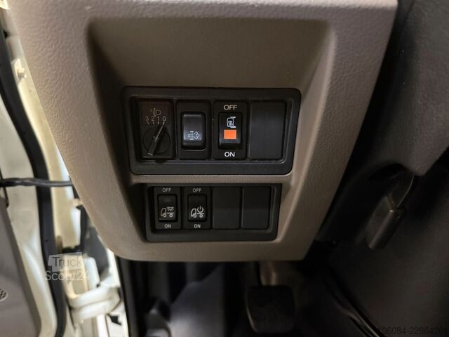 Kippi pakettiauto NISSAN NT 400 Cabstar 3 Seiten Kipper Klima AHK 3,5T