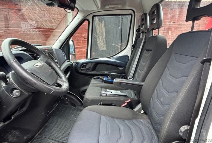 Truck-mounted crane van Iveco Daily 35-160 3,5t Fassi Crane Krane