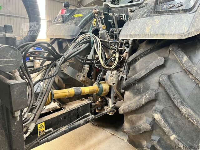 Traktor Valtra S394 mit Hacker Axsel AX9045