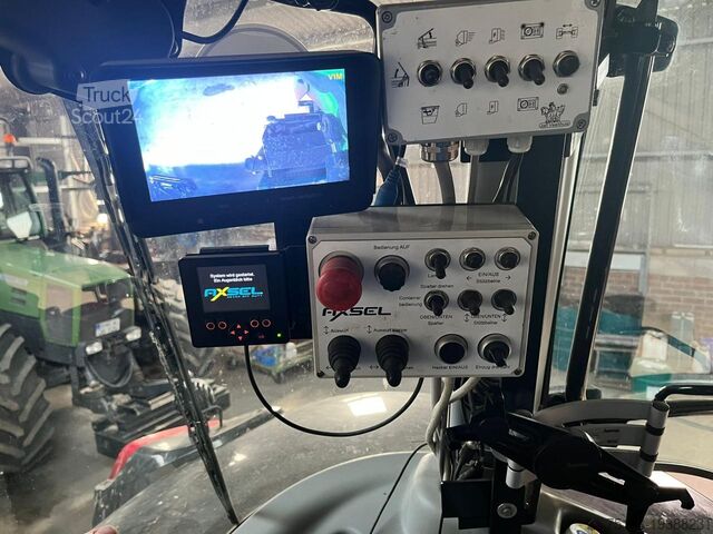 Traktor Valtra S394 mit Hacker Axsel AX9045
