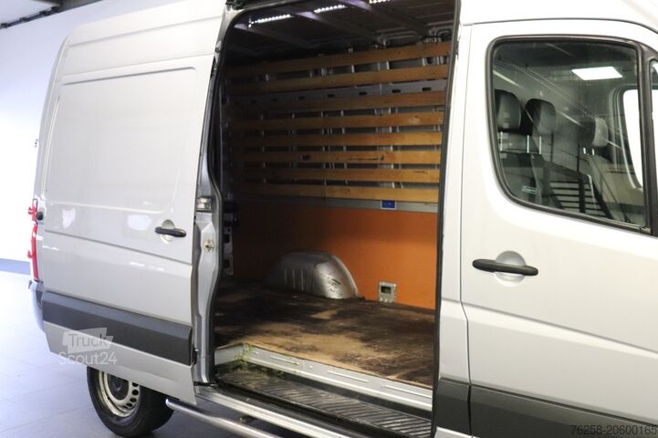 Фургон с ящиками Volkswagen Crafter 2.0 TDI 136PK L2H2 - Airco - Cruise - C...