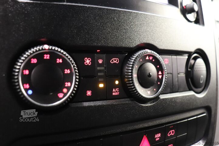 Фургон с ящиками Volkswagen Crafter 2.0 TDI 136PK L2H2 - Airco - Cruise - C...