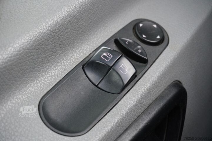 Фургон с ящиками Volkswagen Crafter 2.0 TDI 136PK L2H2 - Airco - Cruise - C...