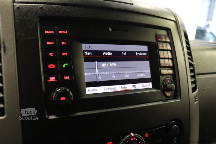 Фургон с ящиками Volkswagen Crafter 2.0 TDI 136PK L2H2 - Airco - Cruise - C...