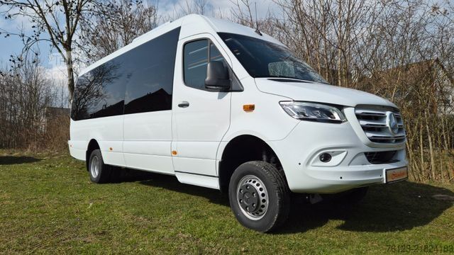 Microbuz MERCEDES-BENZ 519  Allrad 4 x 4 Lagerfahrzeug Stock 20 Sitzer
