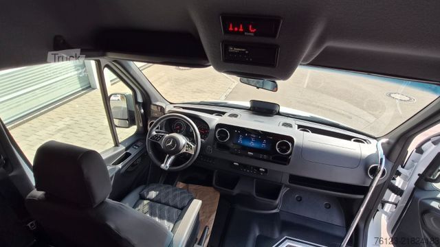 Microbuz MERCEDES-BENZ 519  Allrad 4 x 4 Lagerfahrzeug Stock 20 Sitzer