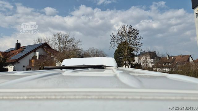 Microbuz MERCEDES-BENZ 519  Allrad 4 x 4 Lagerfahrzeug Stock 20 Sitzer