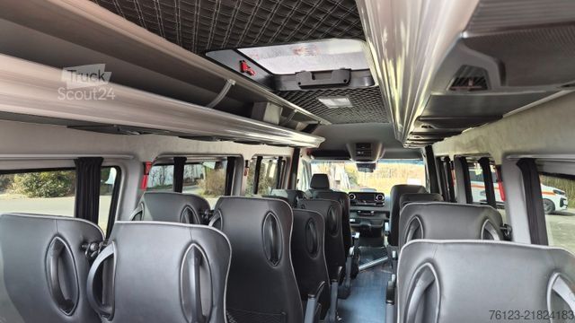 Microbuz MERCEDES-BENZ 519  Allrad 4 x 4 Lagerfahrzeug Stock 20 Sitzer