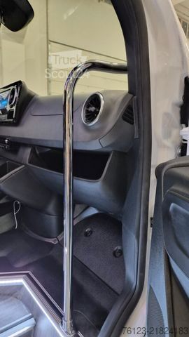 Microbuz MERCEDES-BENZ 519  Allrad 4 x 4 Lagerfahrzeug Stock 20 Sitzer